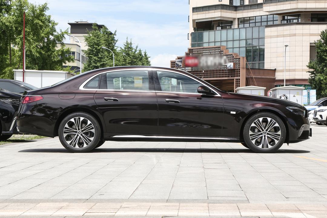 Mercedes-Benz E-Class 2026, фото 8