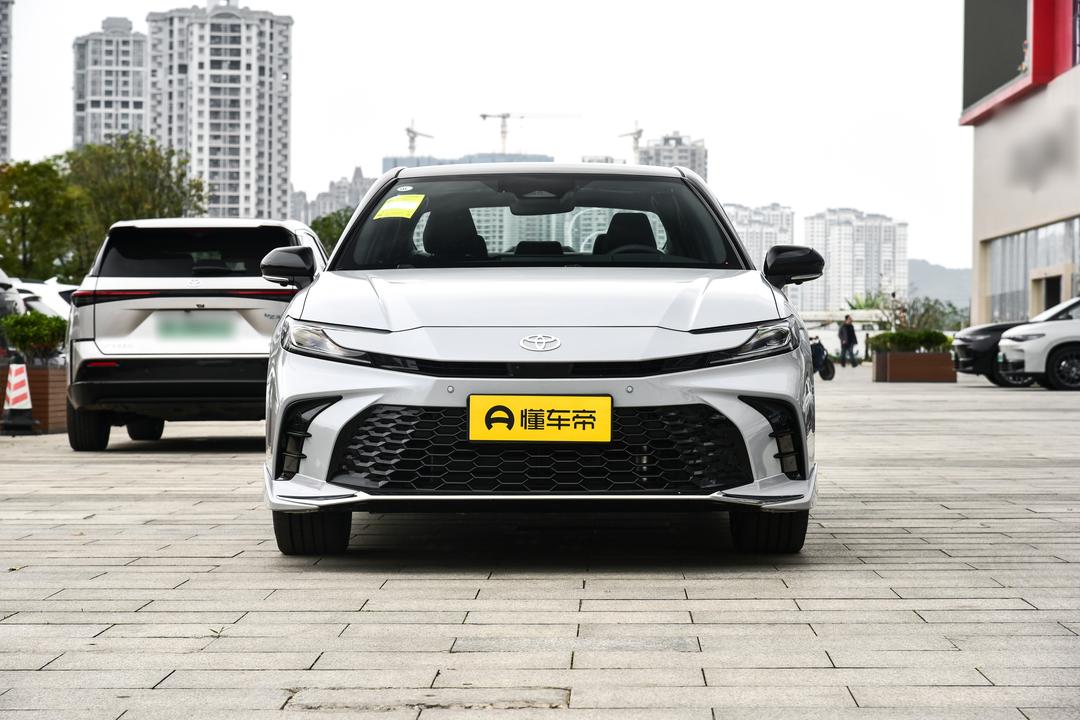 Toyota Camry 2026, фото 2