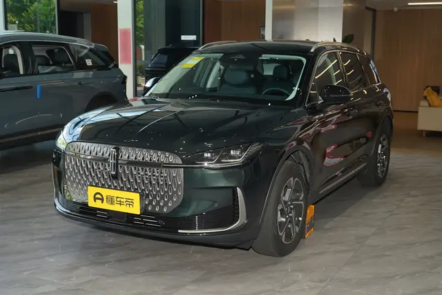 Lincoln Corsair 2026 — купить из Китая под заказ