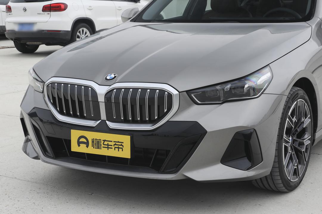 BMW 5 Series 2026, фото 9