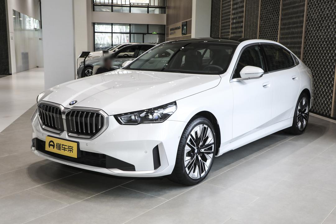 BMW 5 Series 2026, фото 1