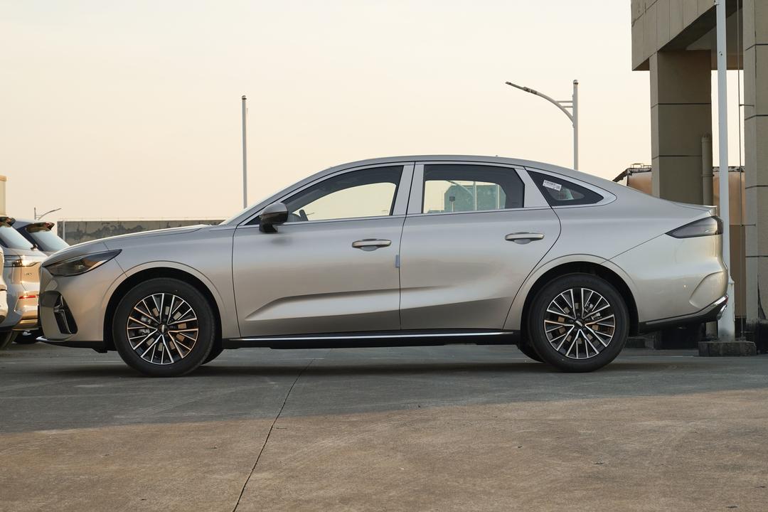Geely Emgrand 2026, фото 4