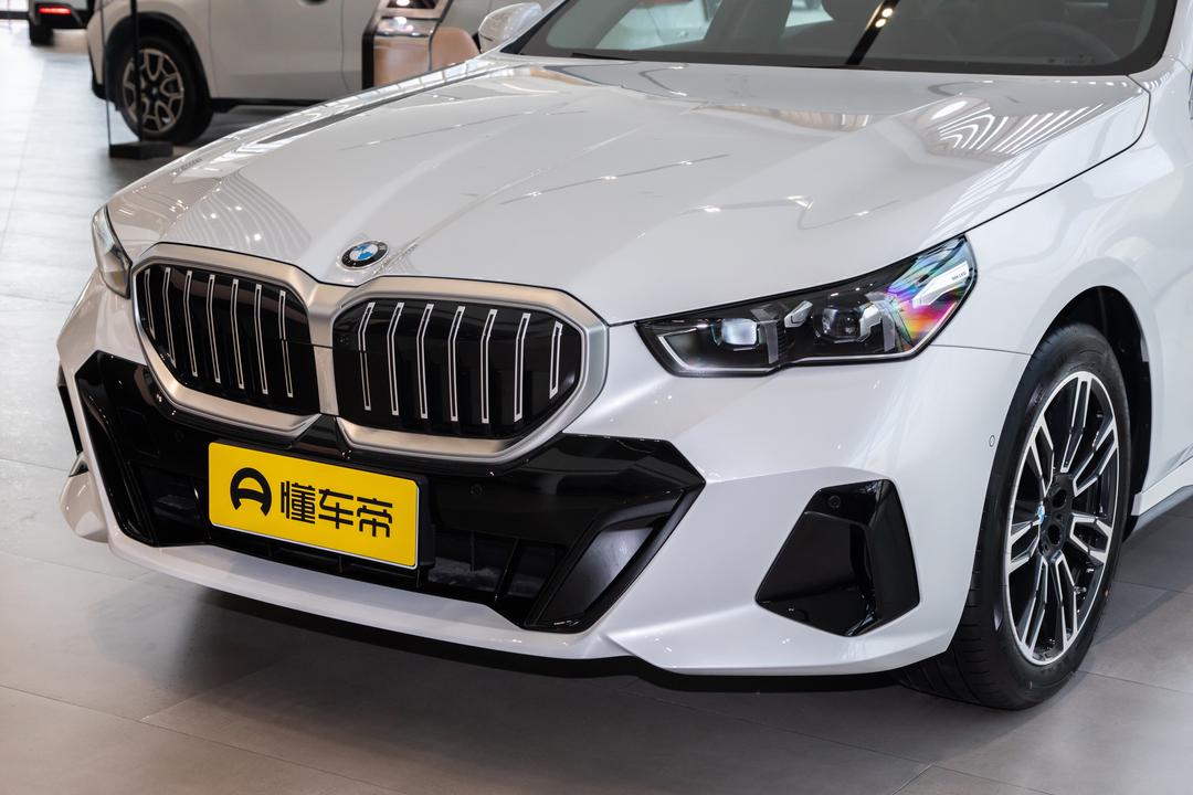 BMW 5 Series 2026, фото 9