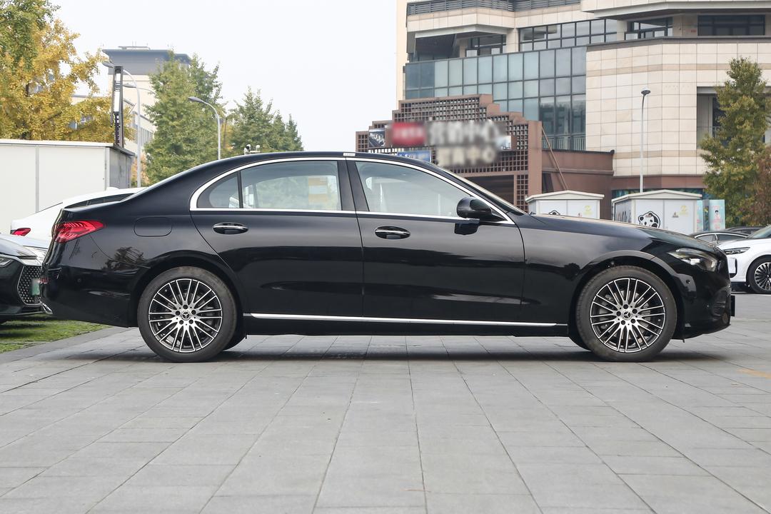 Mercedes-Benz C-Class 2026, фото 8