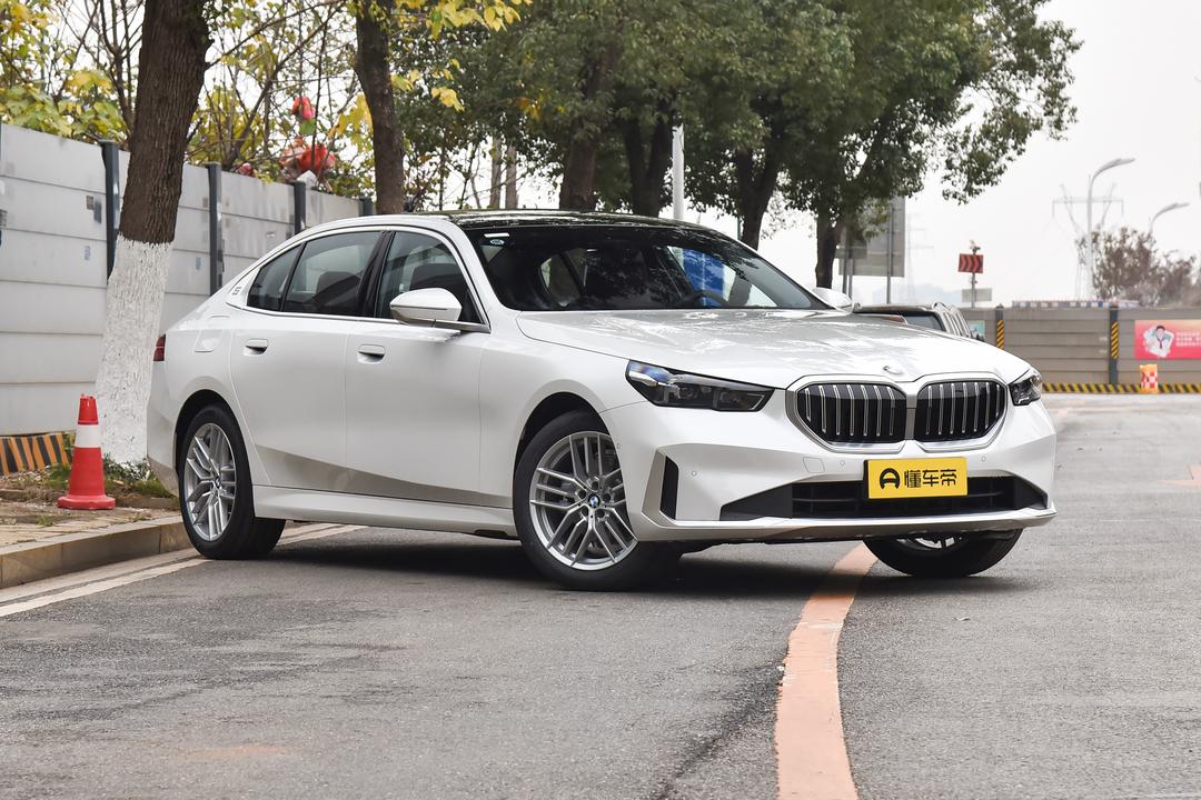 BMW 5 Series 2026, фото 3
