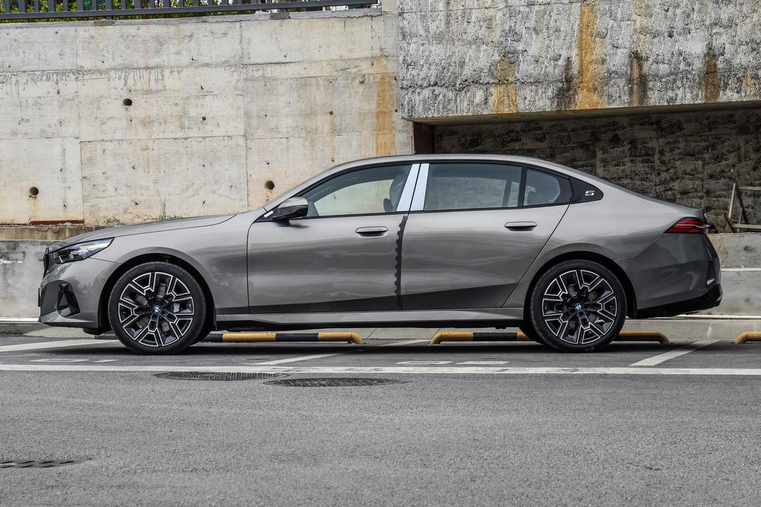 BMW 5 Series 2026, фото 4