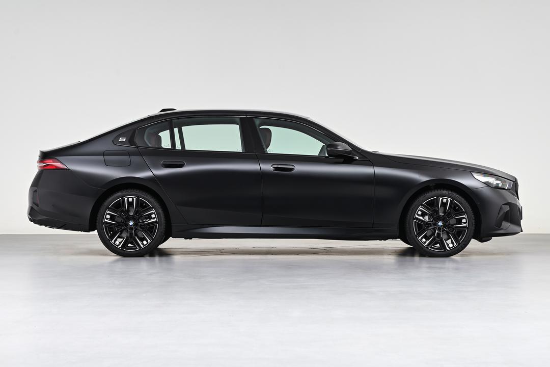 BMW 5 Series 2026, фото 8