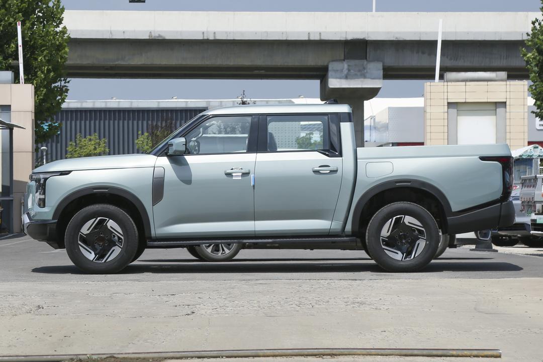 Dongfeng Zhengzhou Z9 GE PHEV 2026, фото 4