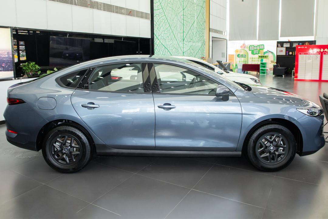 BYD Qin PLUS DM 2026, фото 7