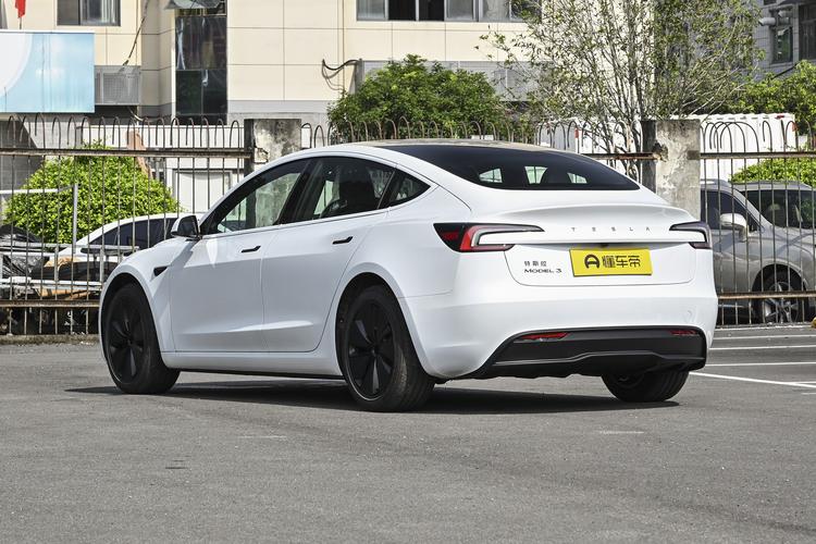 Tesla Model 3 - фото 5