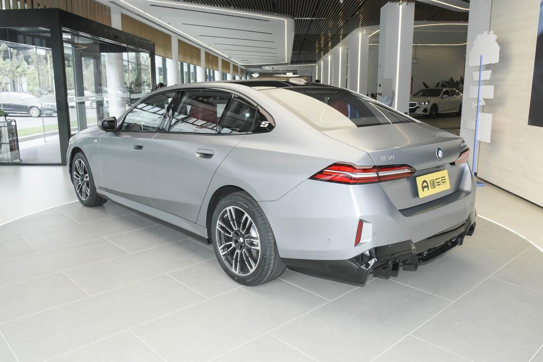 BMW 5 Series 2026, фото 5