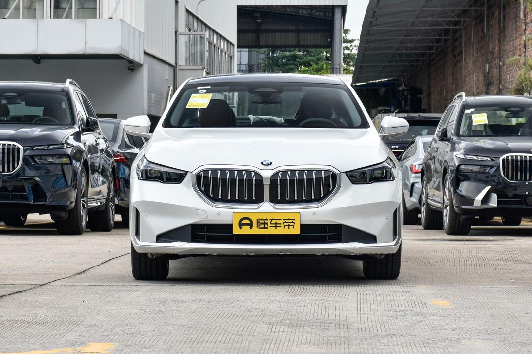 BMW 5 Series 2026, фото 2