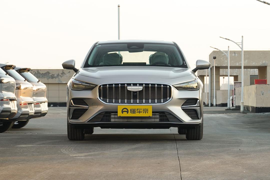Geely Emgrand 2026, фото 2