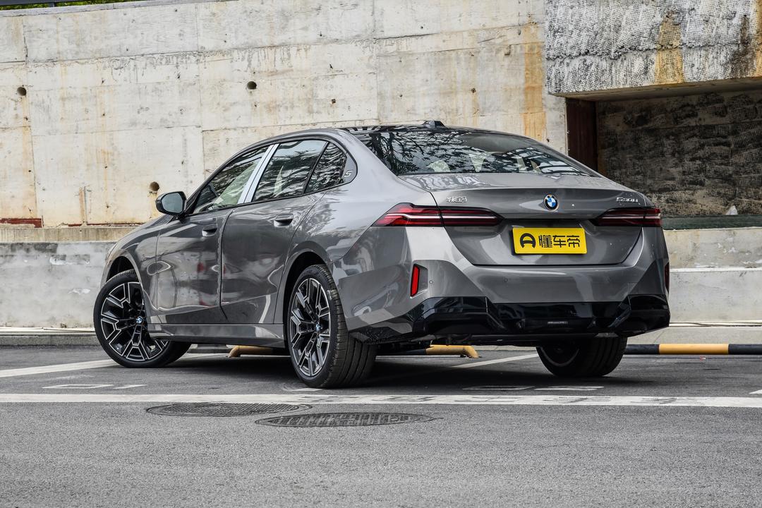 BMW 5 Series 2026, фото 5