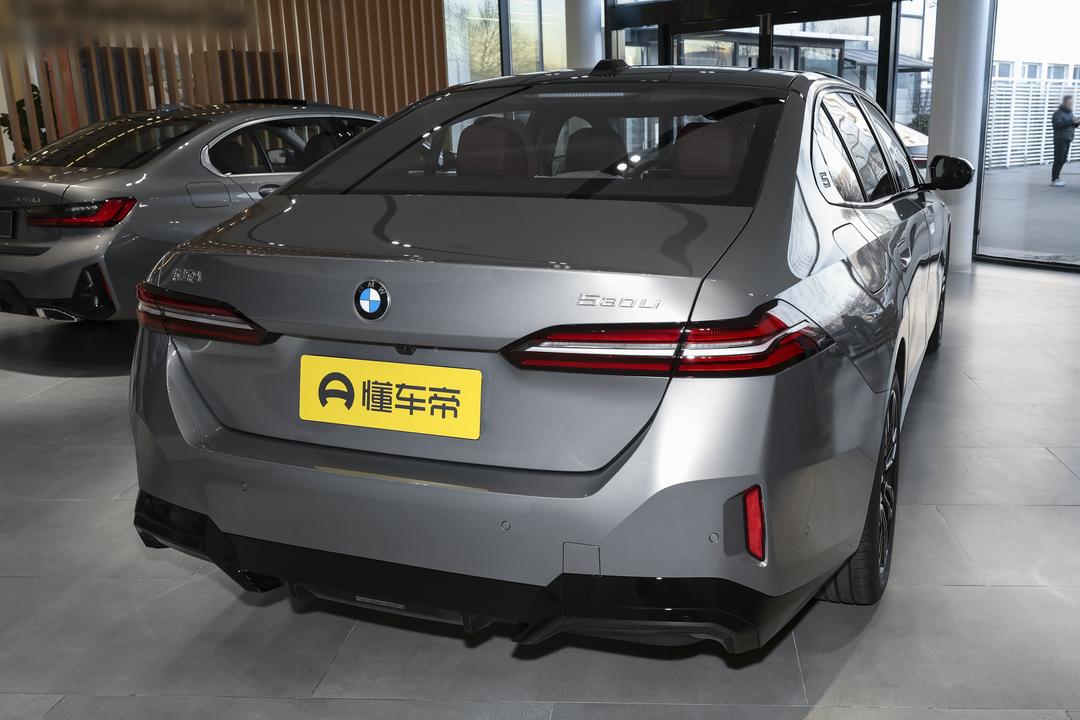 BMW 5 Series 2026, фото 7