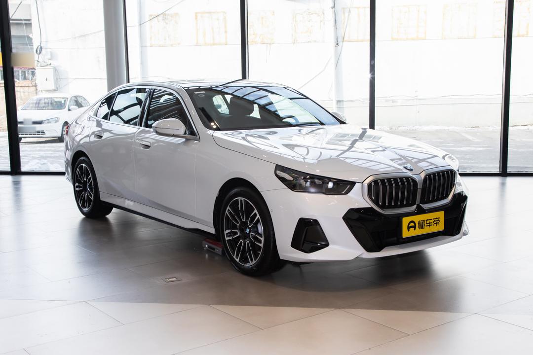 BMW 5 Series 2026, фото 3