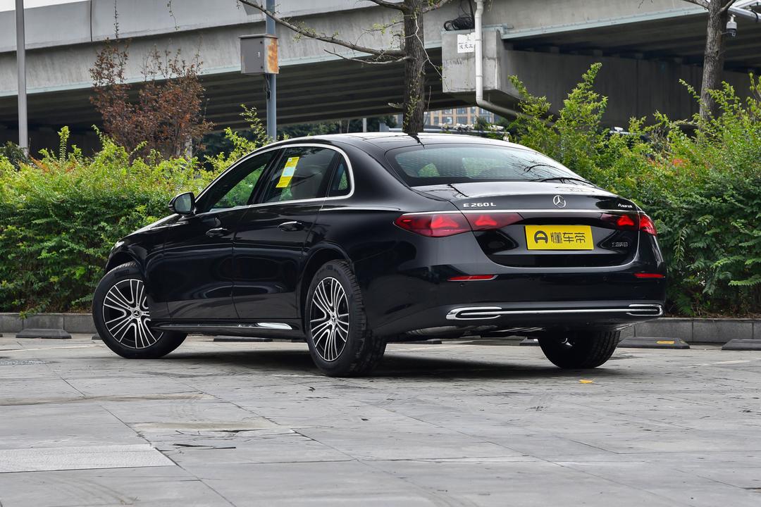 Mercedes-Benz E-Class 2026, фото 5