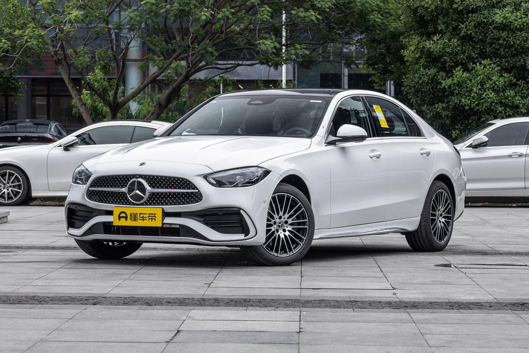 Mercedes-Benz C-Class 2026, фото 1