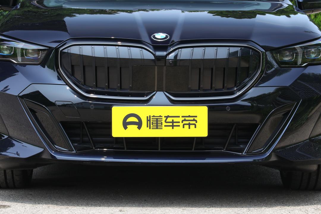 BMW 5 Series 2026, фото 10
