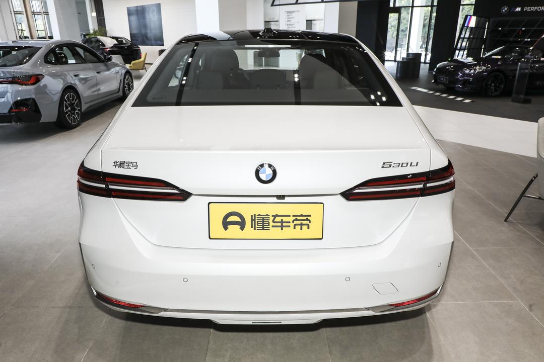 BMW 5 Series 2026, фото 5