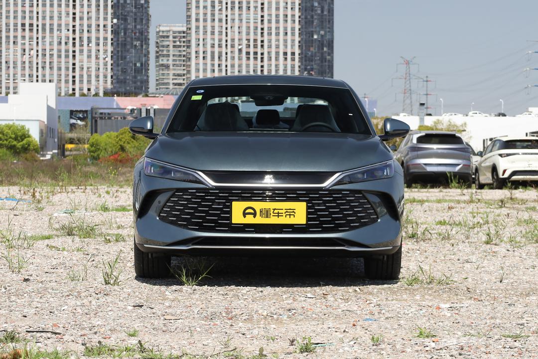 BYD Qin L DM 2026, фото 2