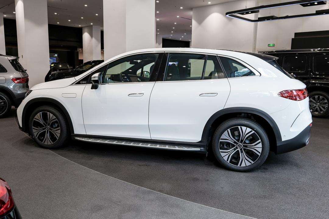Mercedes-Benz EQE SUV 2026, фото 4