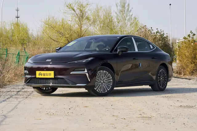 Geely Starlight 8 PHEV 2026 — купить из Китая под заказ