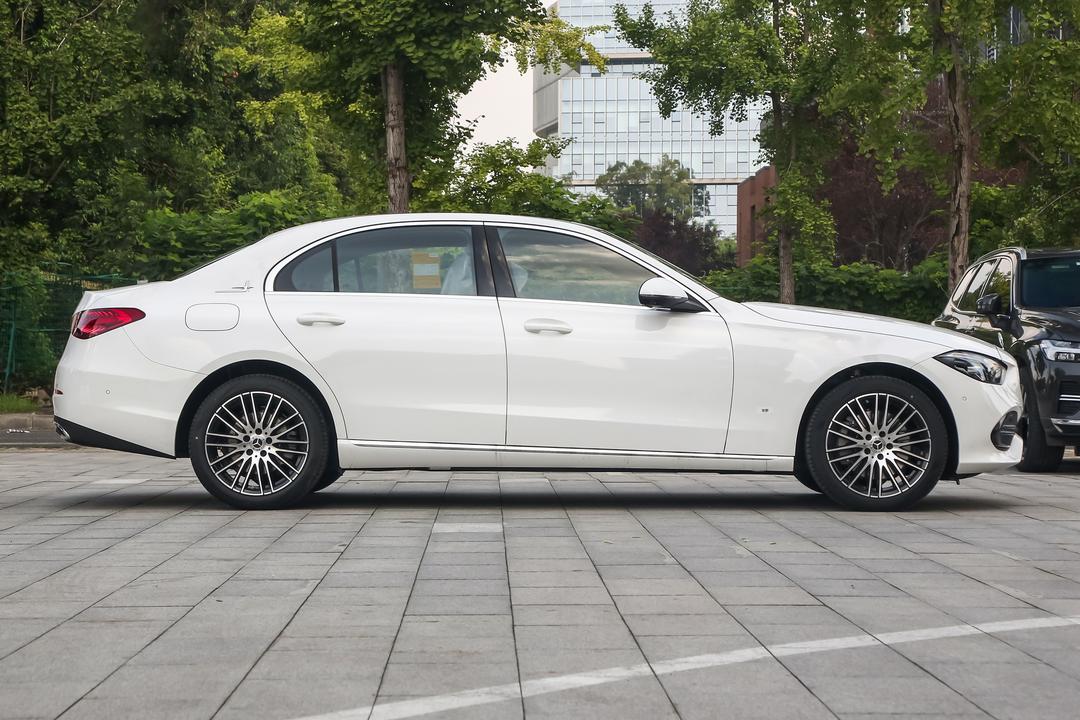Mercedes-Benz C-Class 2026, фото 8