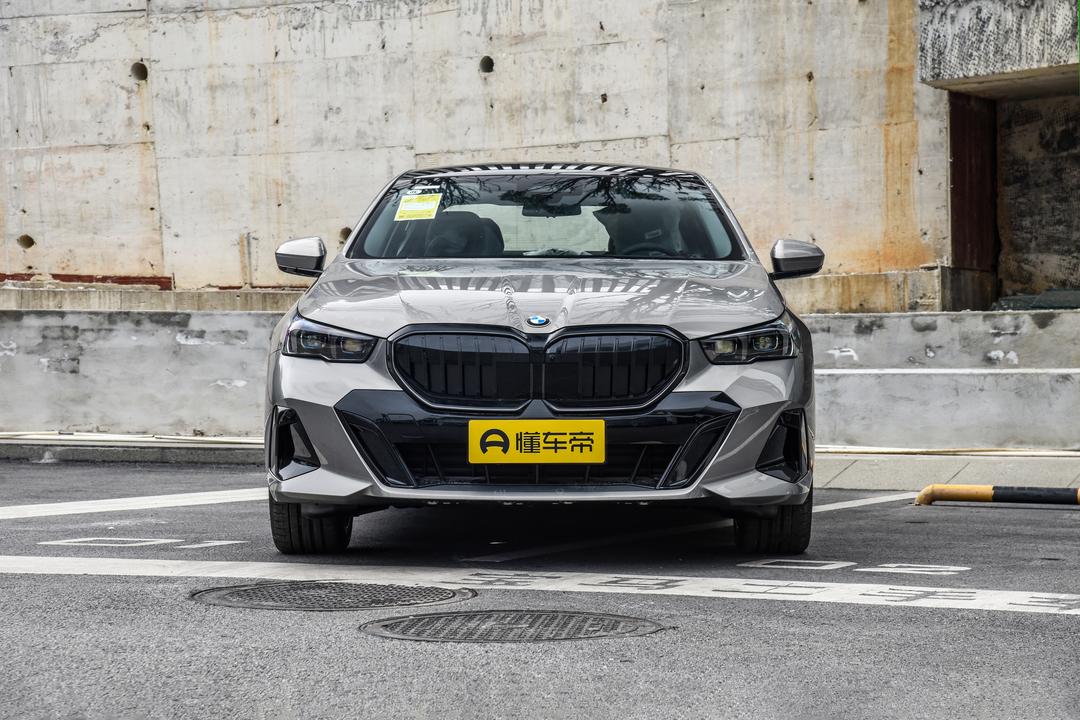 BMW 5 Series 2026, фото 2
