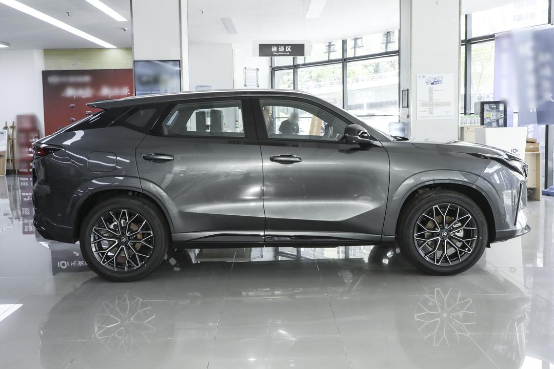 Changan UNI-Z PHEV 2026, фото 8