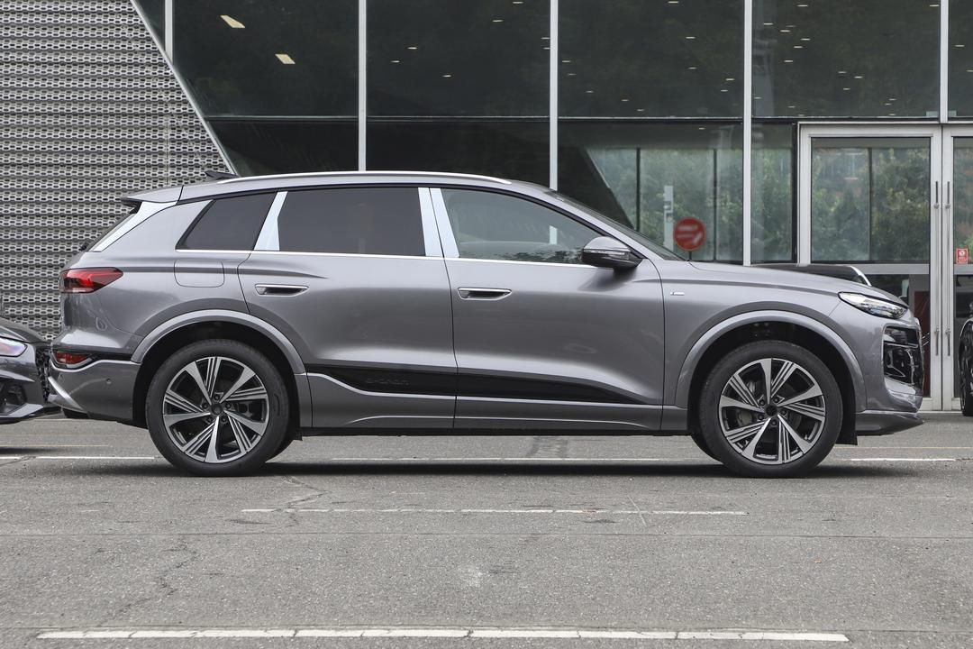 Audi Q6L e-tron 2026, фото 8