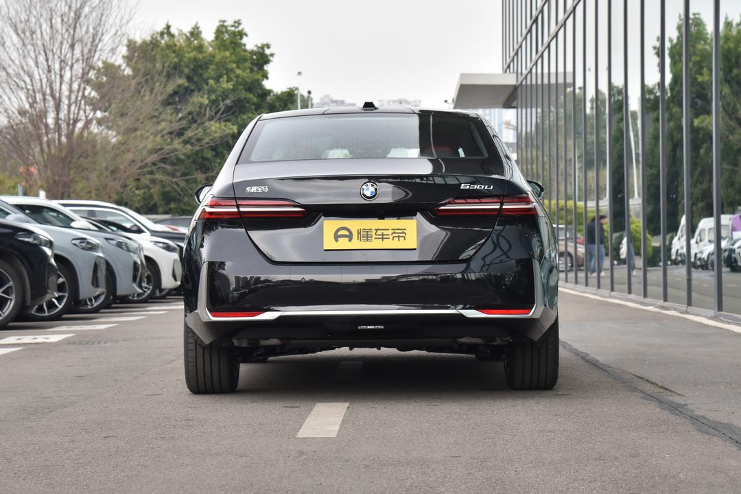 BMW 5 Series 2026, фото 6
