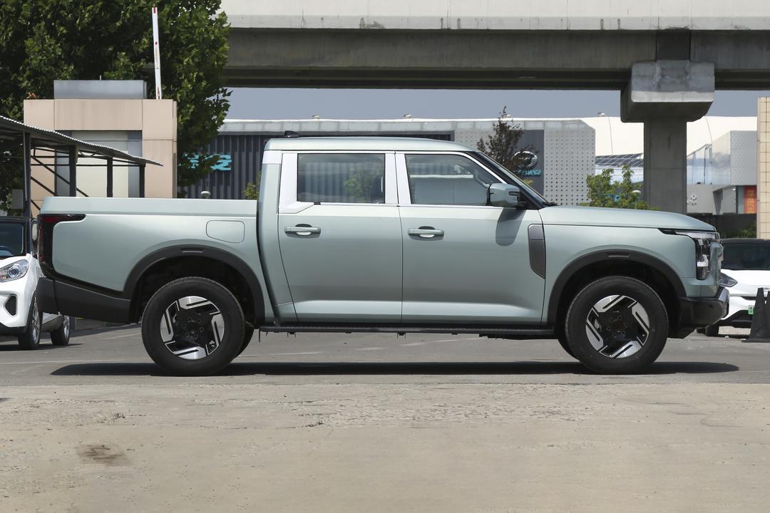 Dongfeng Zhengzhou Z9 GE PHEV 2026, фото 8