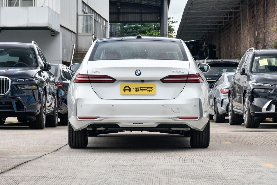 BMW 5 Series 2026, фото 6