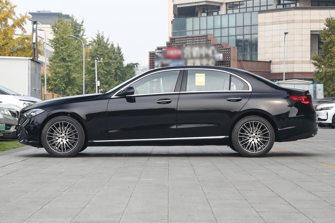 Mercedes-Benz C-Class 2026, фото 4