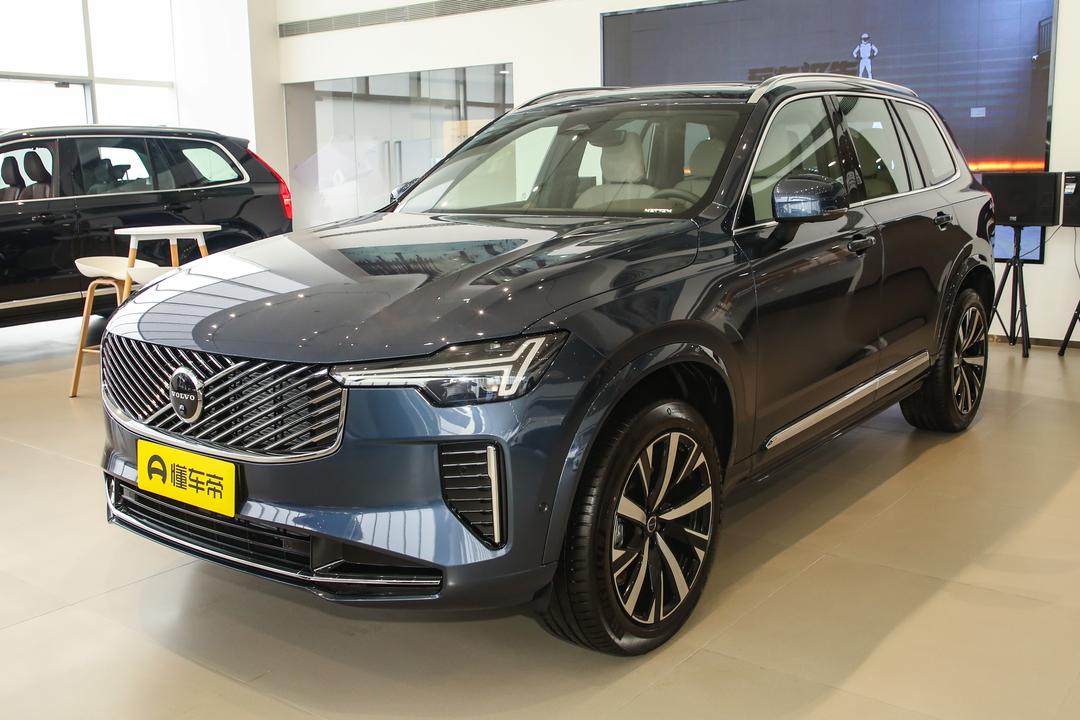 Volvo XC90 2026, фото 1