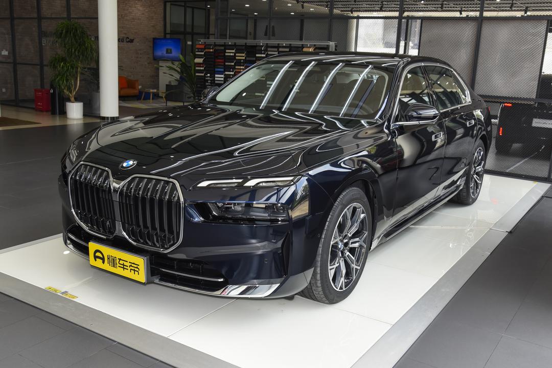 BMW 7-Series 2026, фото 1
