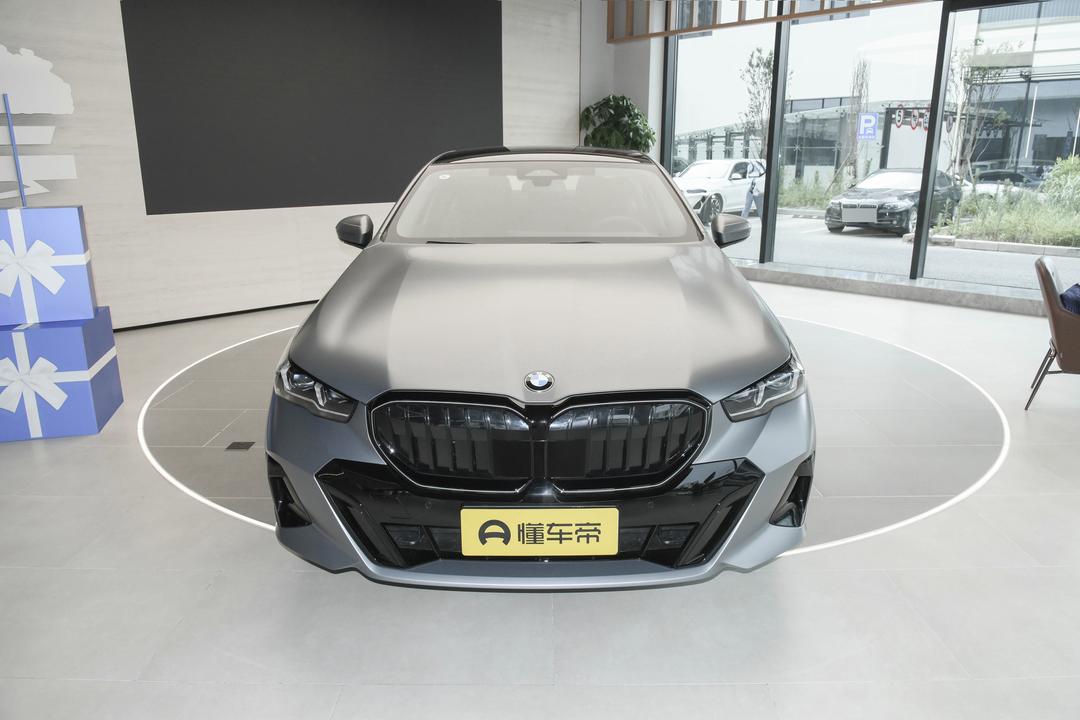 BMW 5 Series 2026, фото 2