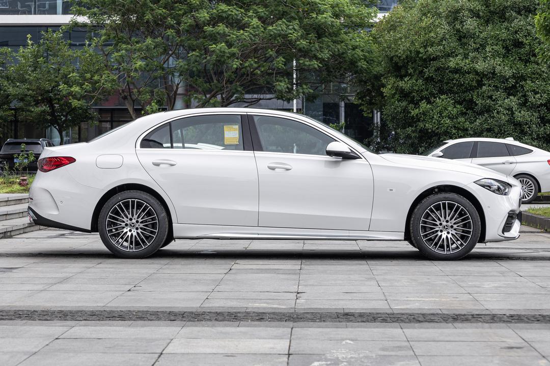 Mercedes-Benz C-Class 2026, фото 8