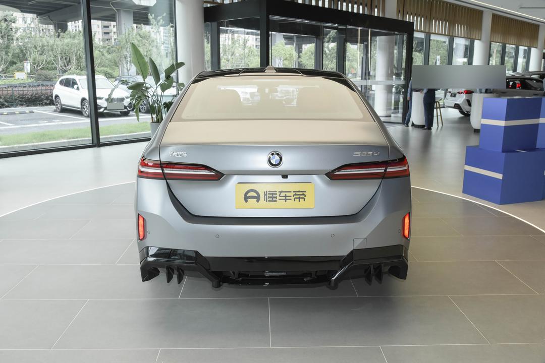 BMW 5 Series 2026, фото 6