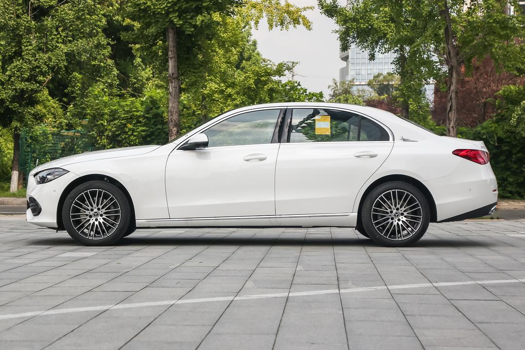 Mercedes-Benz C-Class 2026, фото 4