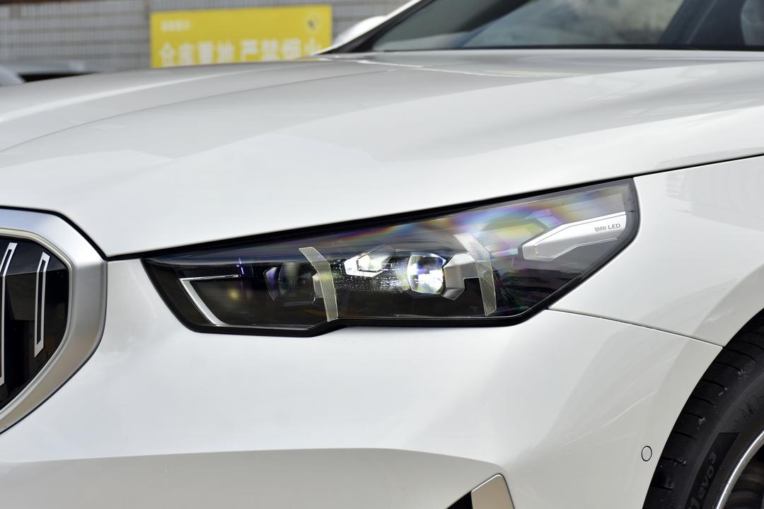 BMW 5 Series 2026, фото 14