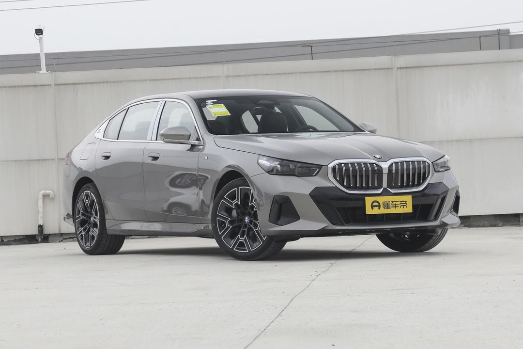 BMW 5 Series 2026, фото 3