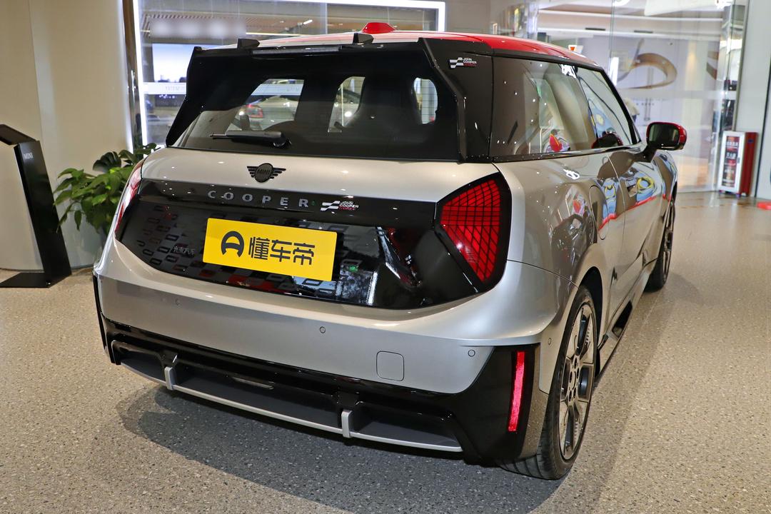 MINI JCW EV 2026, фото 7
