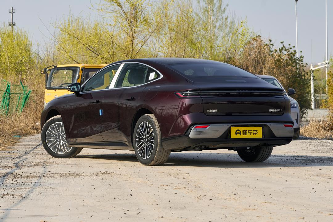 Geely Starlight 8 PHEV 2026, фото 5