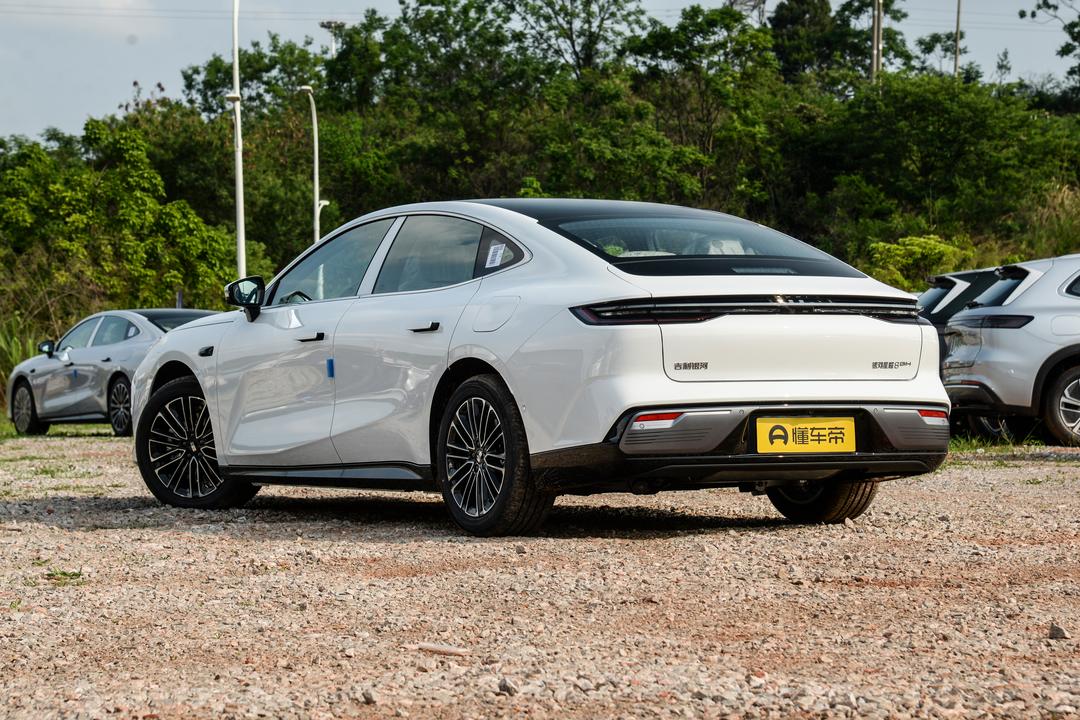 Geely Starlight 8 PHEV 2026, фото 5