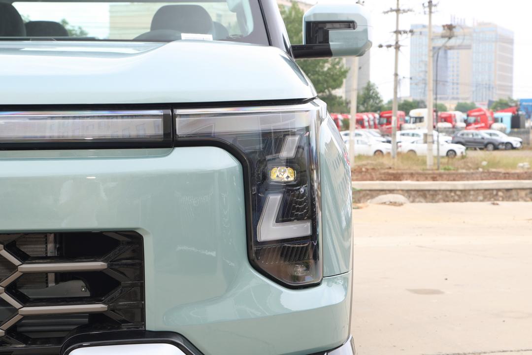 Dongfeng Zhengzhou Z9 GE PHEV 2026, фото 11