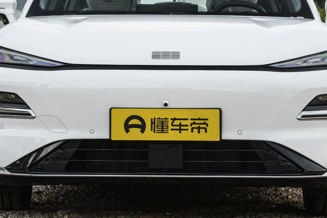 Geely Starlight 8 PHEV 2026, фото 10