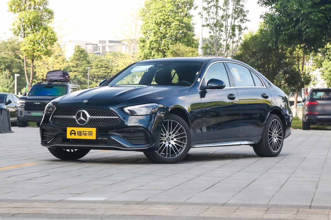 Mercedes-Benz C-Class 2026, фото 1