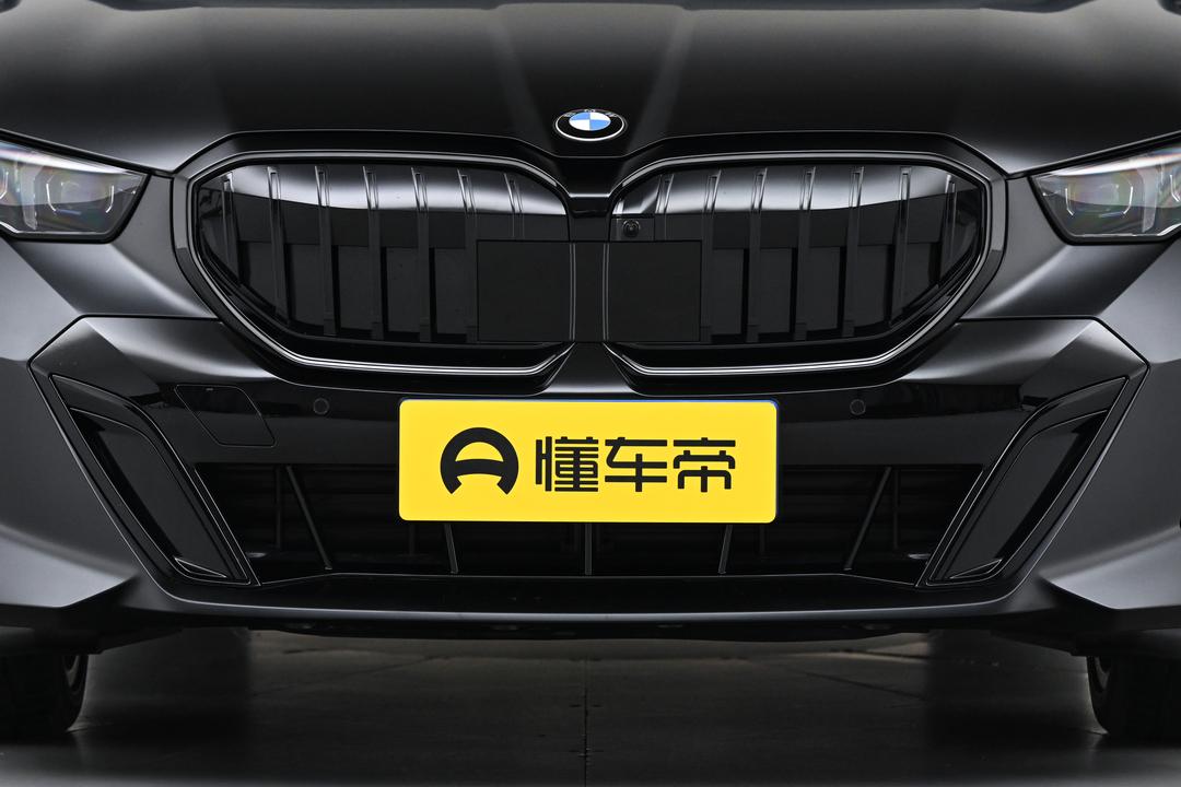 BMW 5 Series 2026, фото 10